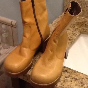 Leather chunky heel boots,